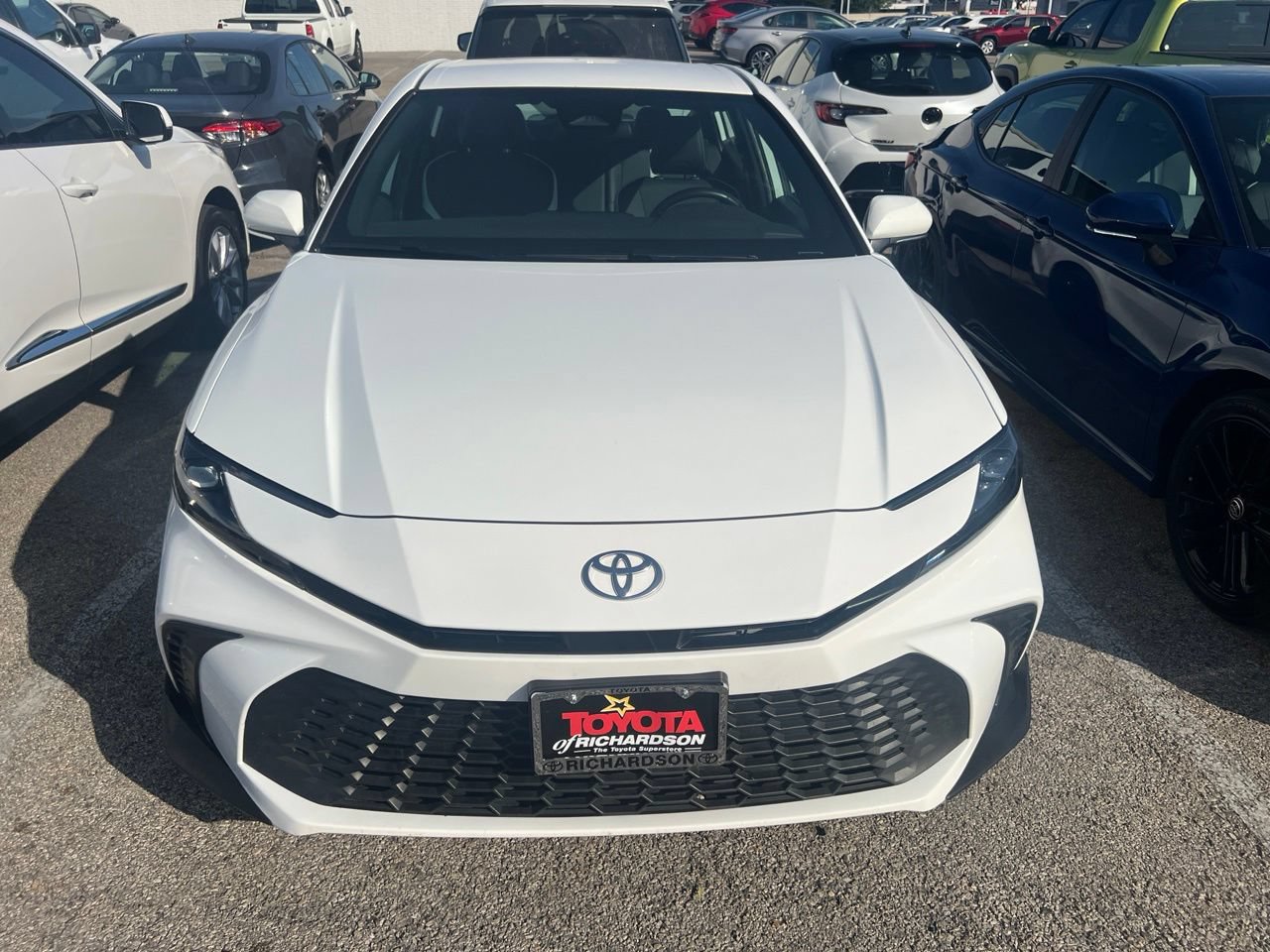 Used 2025 Toyota Camry SE FWD image 2