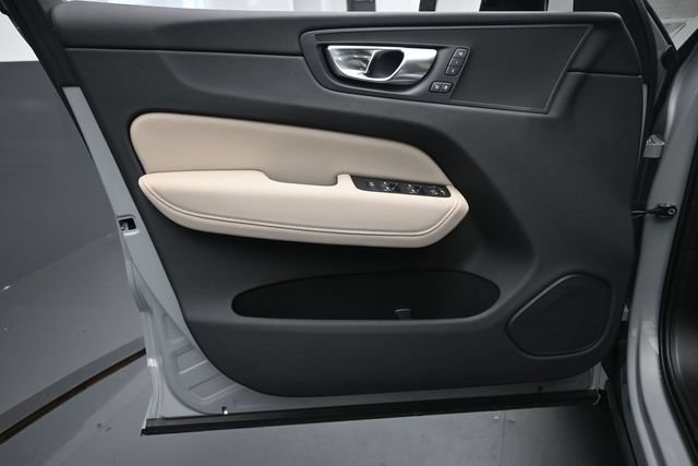 New 2026 Volvo XC60 B5 Plus w/ Protection Package Premier AWD/4WD image 20