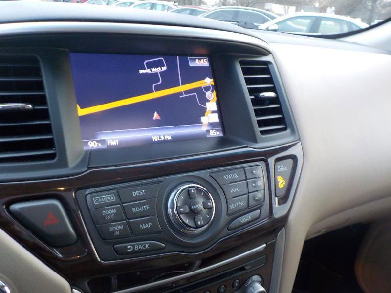 Used 2016 Nissan Pathfinder Platinum w/ Family Entertainment Package image 15