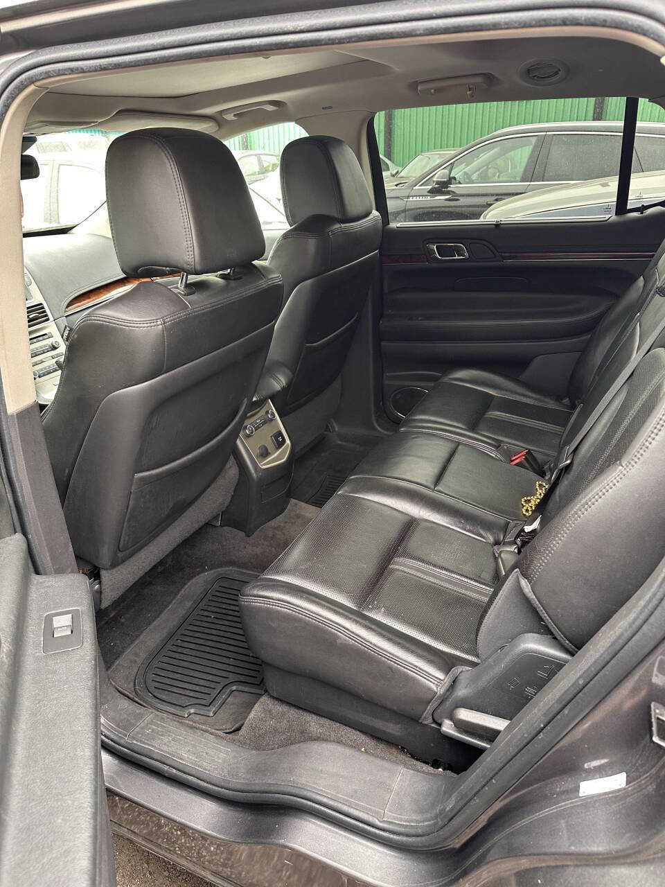 Used 2010 Lincoln MKT 2WD image 5