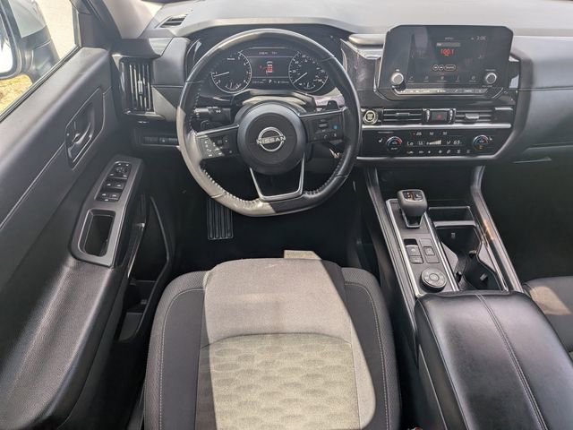 Used 2024 Nissan Pathfinder SV image 17