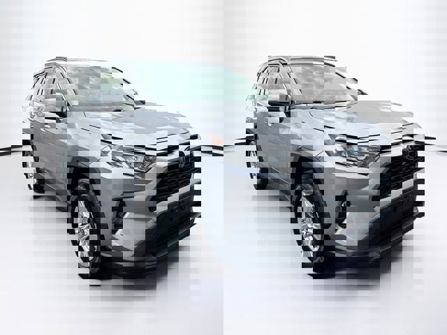 Used 2019 Toyota RAV4 XLE w/ Convenience Package image 3