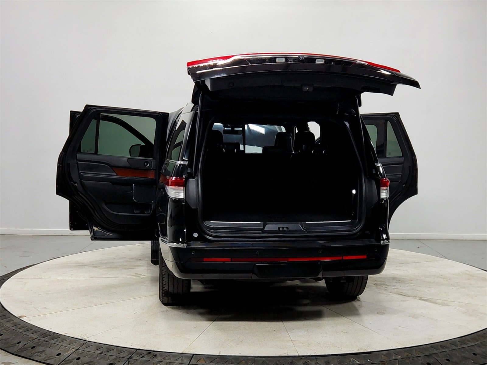 Used 2024 Lincoln Navigator Reserve image 14