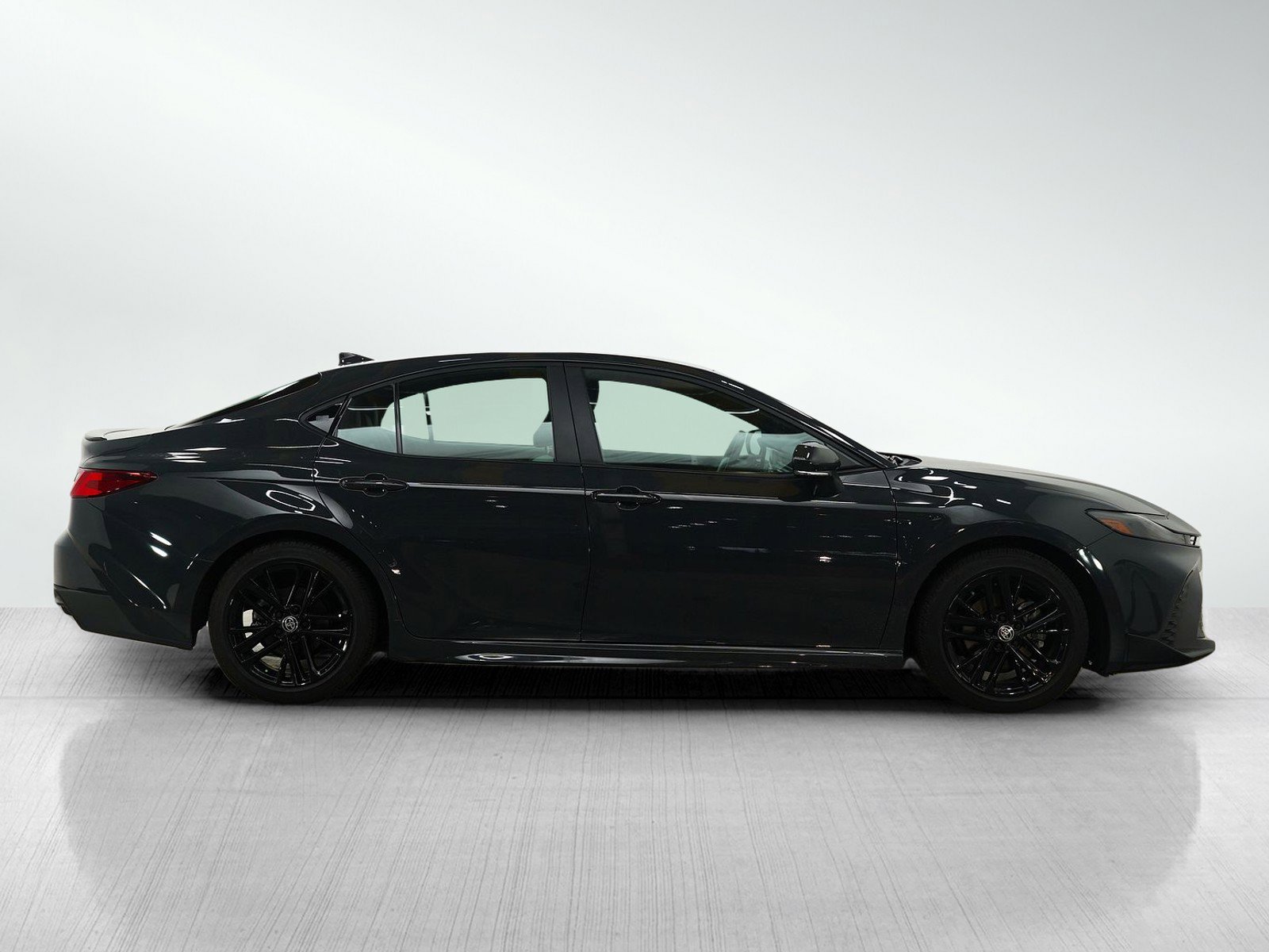 Used 2025 Toyota Camry SE image 6