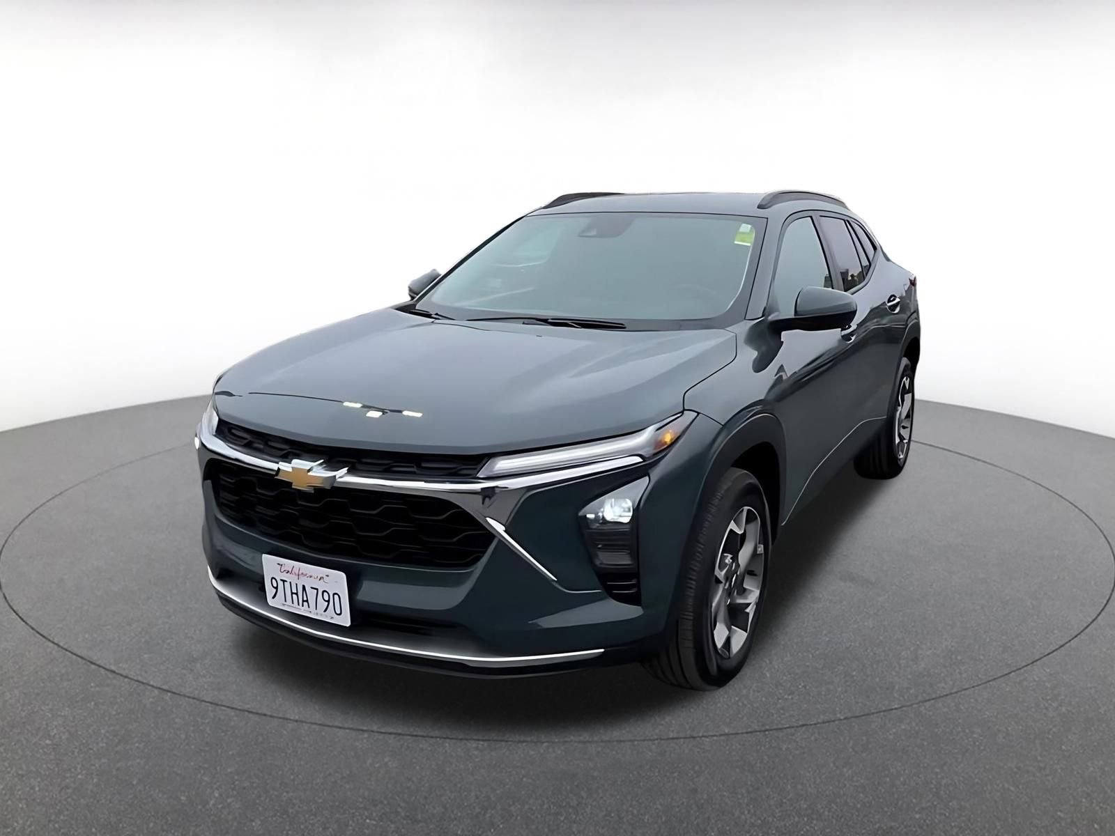 Used 2025 Chevrolet Trax LT w/ LT Convenience Package image 7