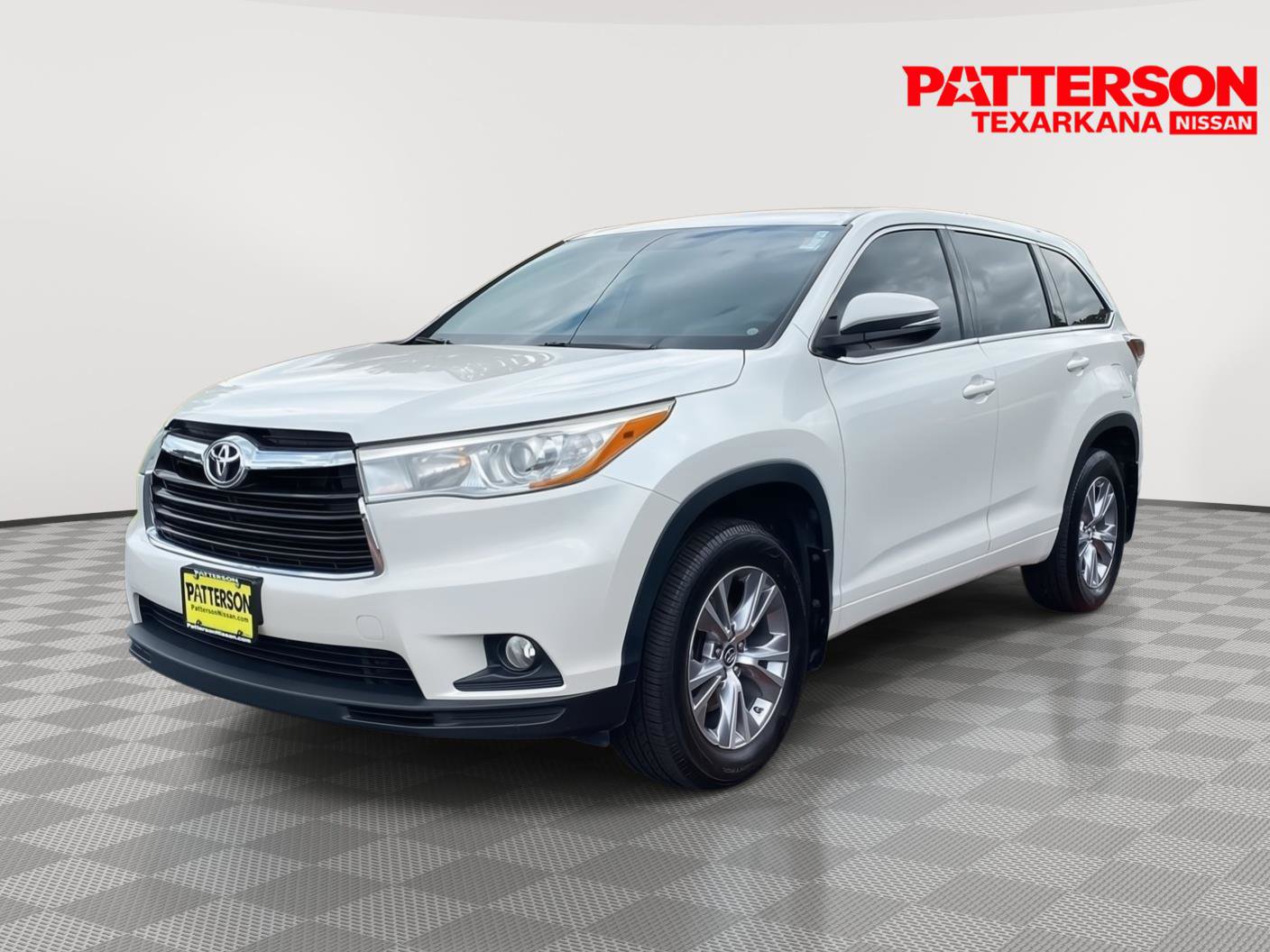 Used 2016 Toyota Highlander Plus FWD image 1