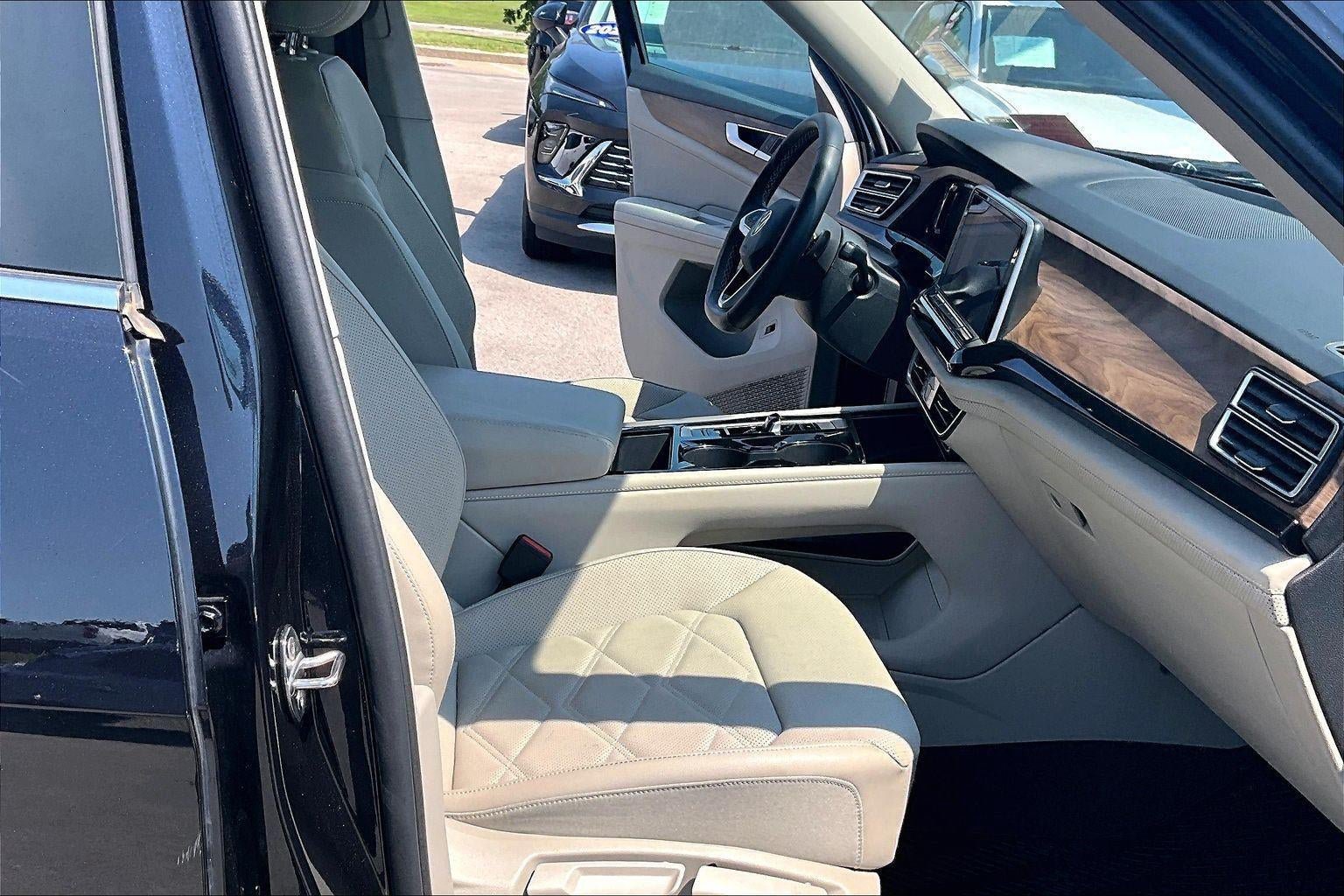 Used 2024 Volkswagen Atlas SE AWD/4WD image 7