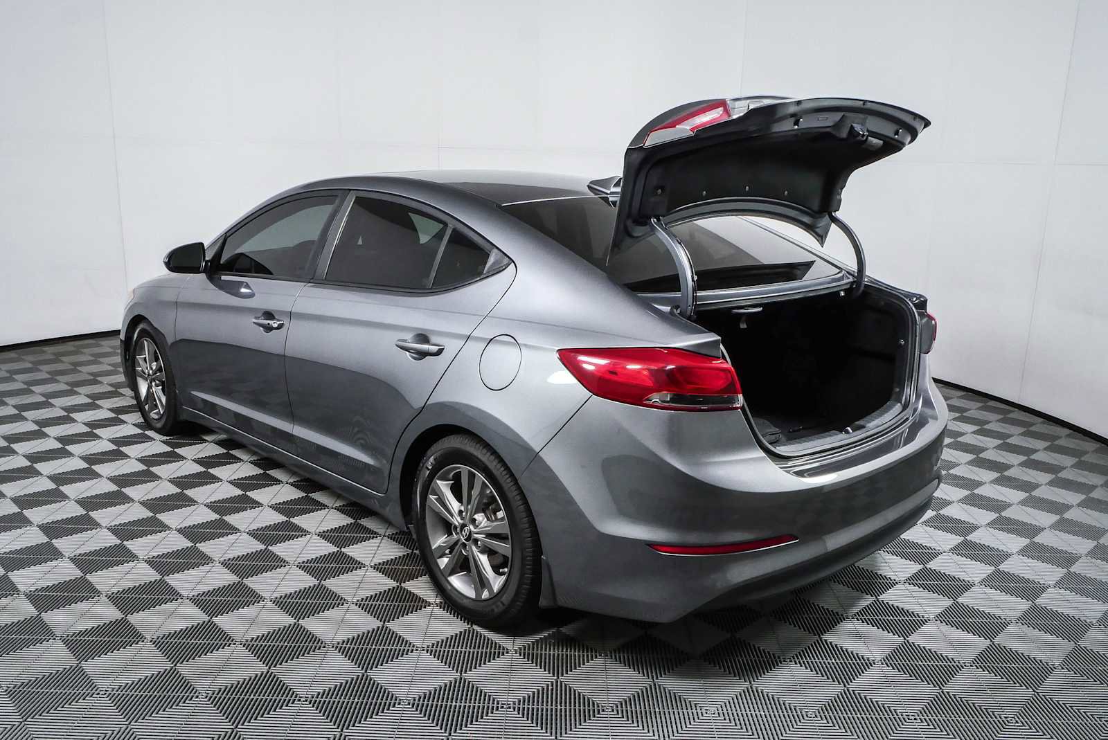 Used 2018 Hyundai Elantra Value Edition w/ Cargo Package FWD image 29