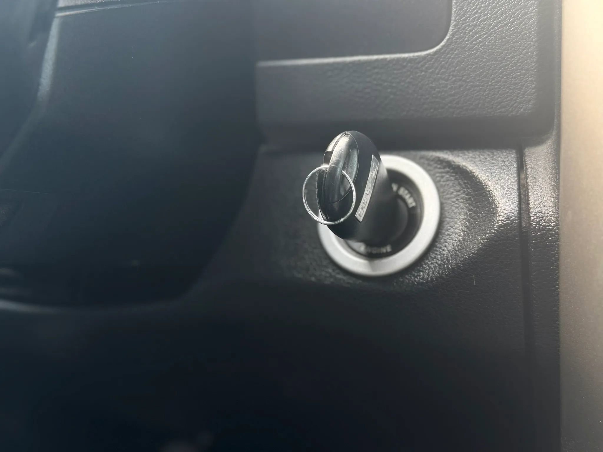 Used 2018 RAM 1500 SLT AWD/4WD image 16