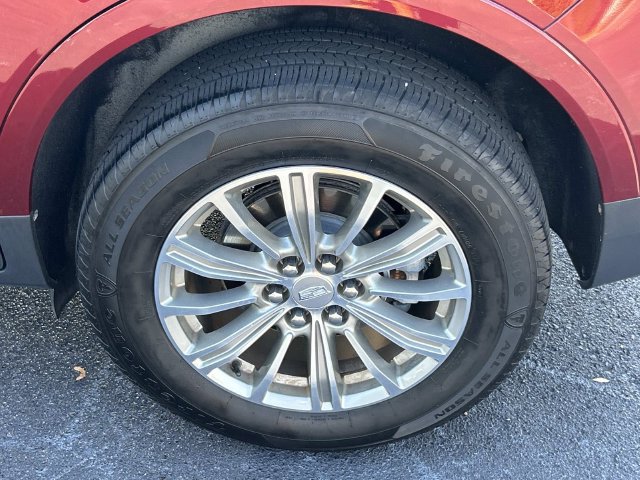 Used 2017 Cadillac XT5 Luxury w/ Driver Awareness Package FWD image 12