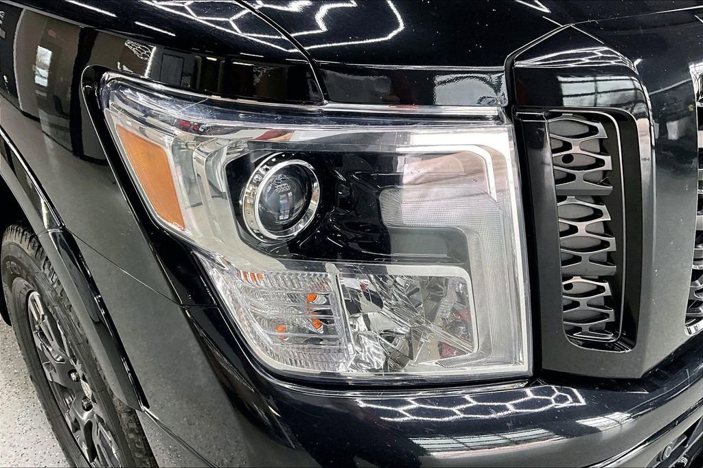 Used 2018 Nissan Titan PRO-4X image 32