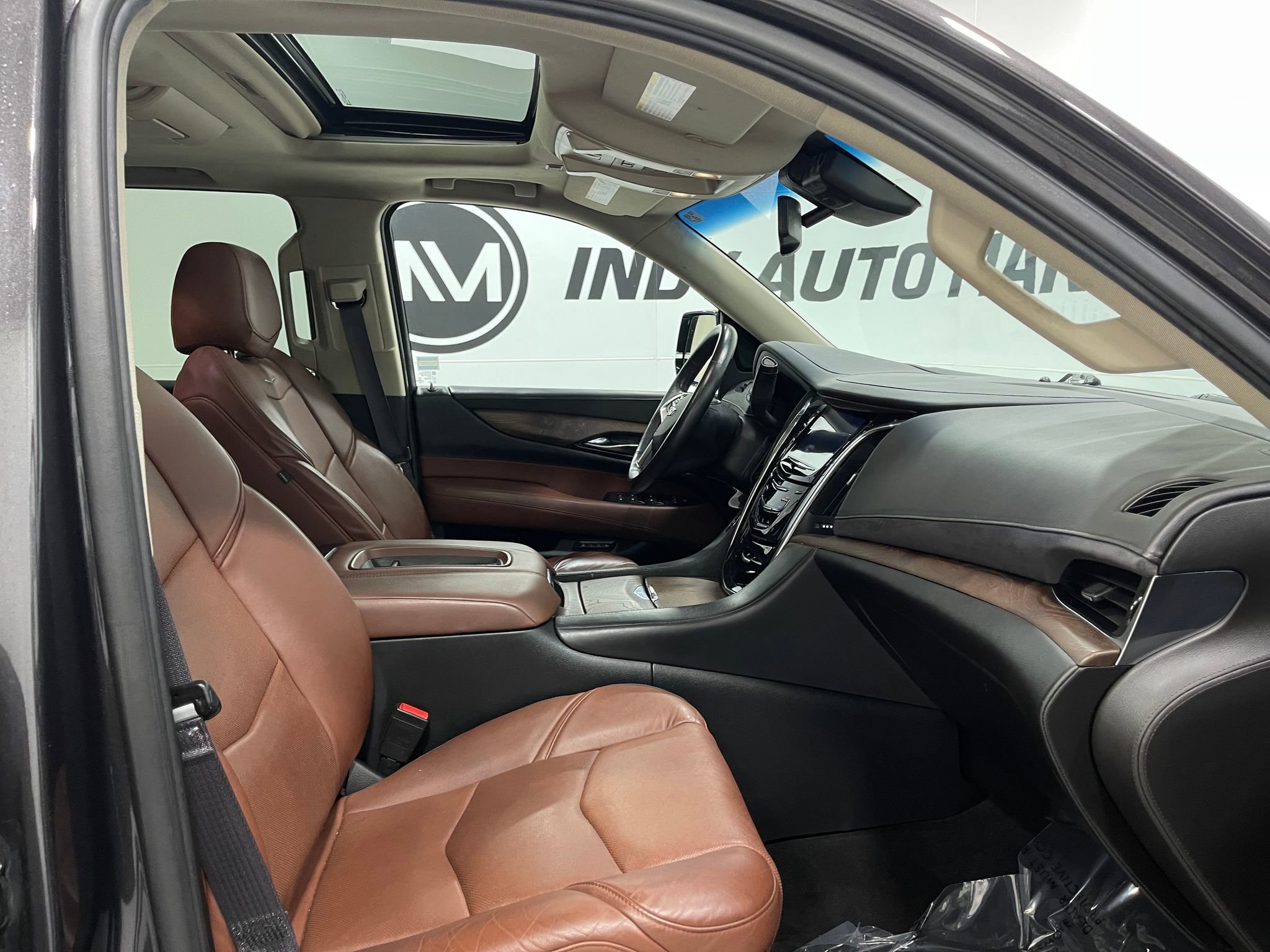 Used 2016 Cadillac Escalade ESV Luxury image 31