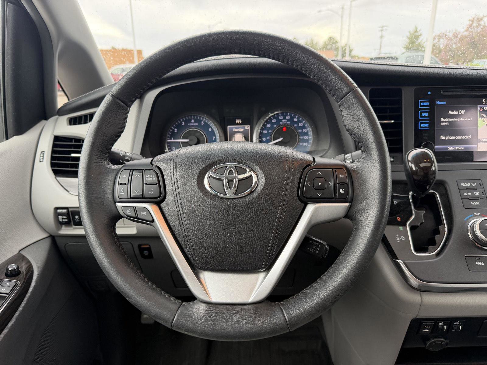 Used 2017 Toyota Sienna XLE w/ XLE Navigation Package FWD image 24