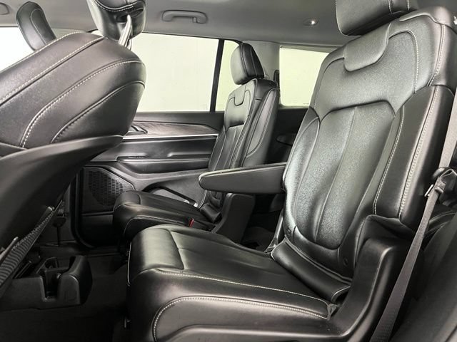Used 2023 Jeep Grand Cherokee L Limited AWD/4WD image 41
