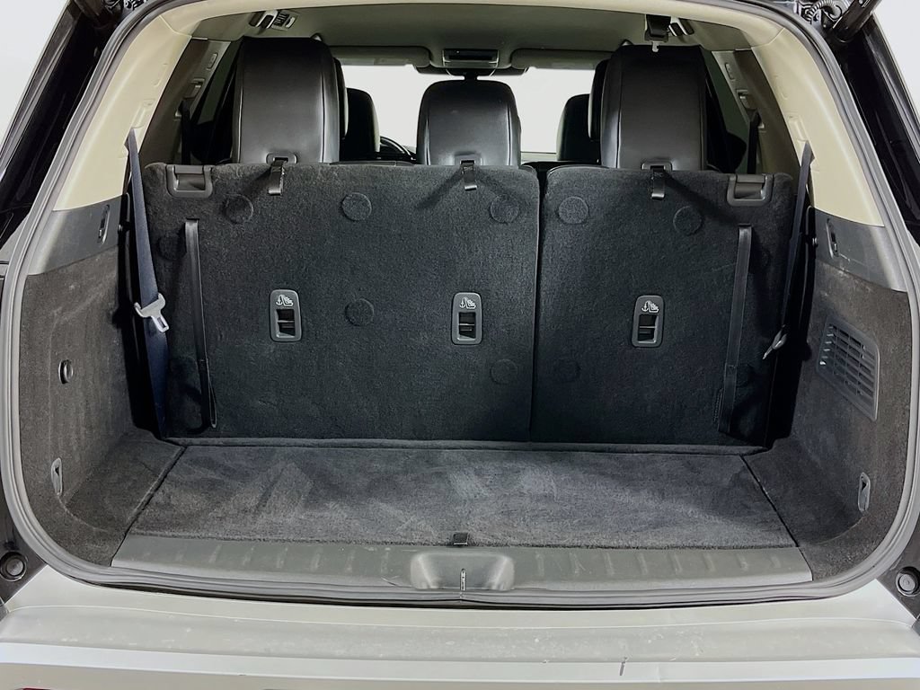 Used 2023 Nissan Pathfinder SL w/ Lighting Package (N92) FWD image 10