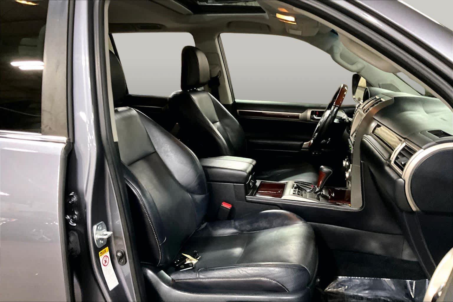 Used 2017 Lexus GX 460 Premium w/ Premium Package AWD/4WD image 9