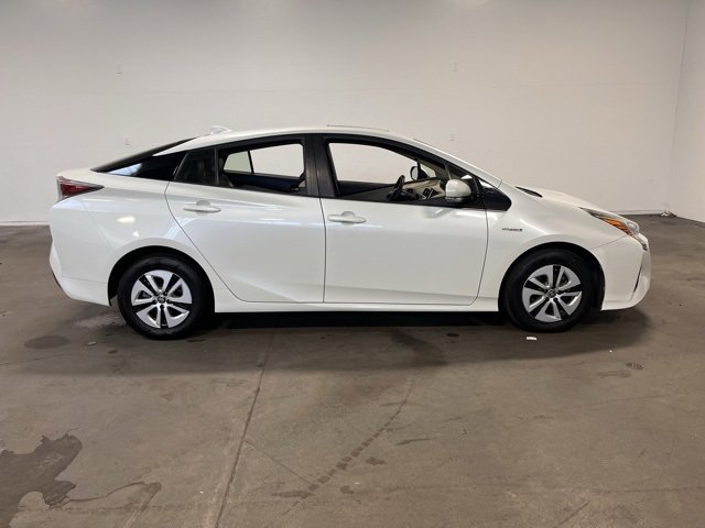 Used 2016 Toyota Prius Four image 2