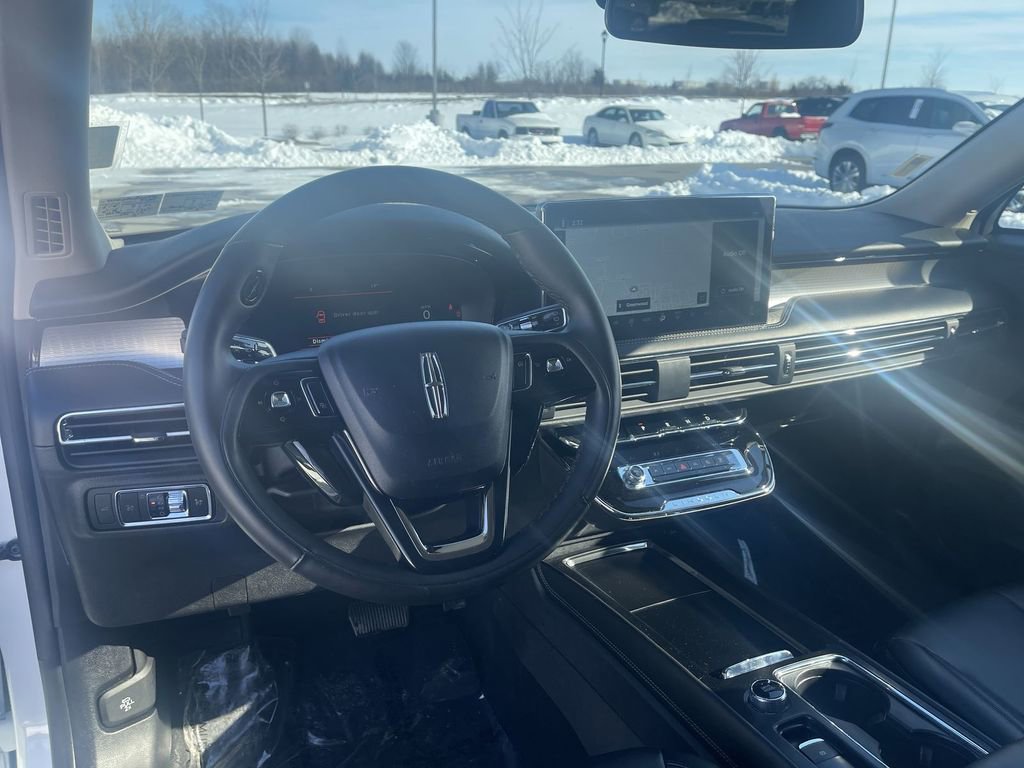 Used 2023 Lincoln Corsair AWD image 7