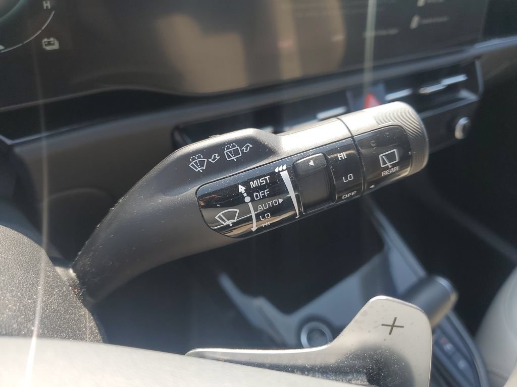 Certified 2023 Kia Niro EX FWD image 12
