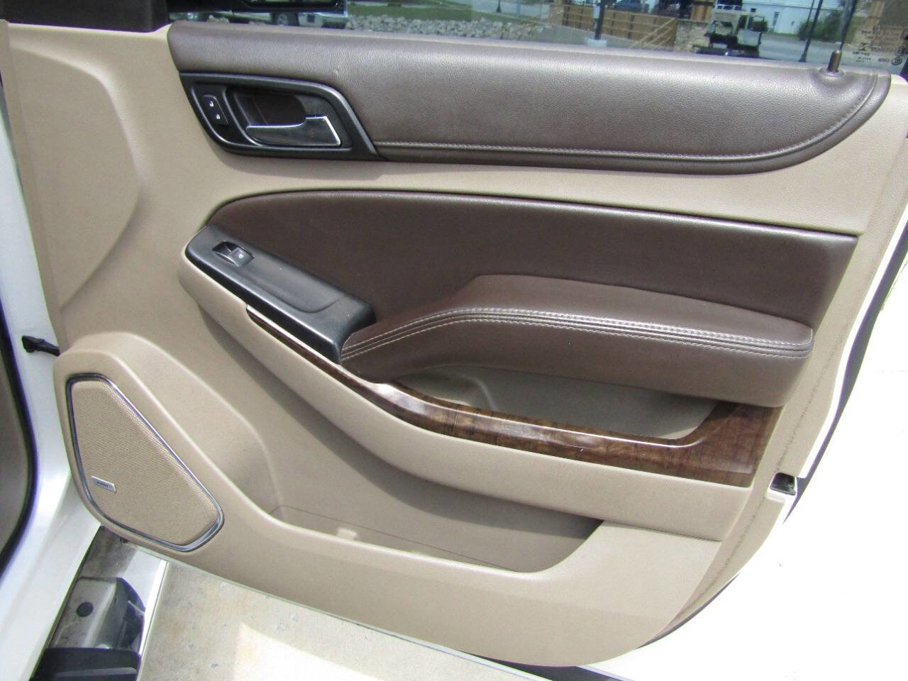 Used 2016 Chevrolet Suburban LT image 21