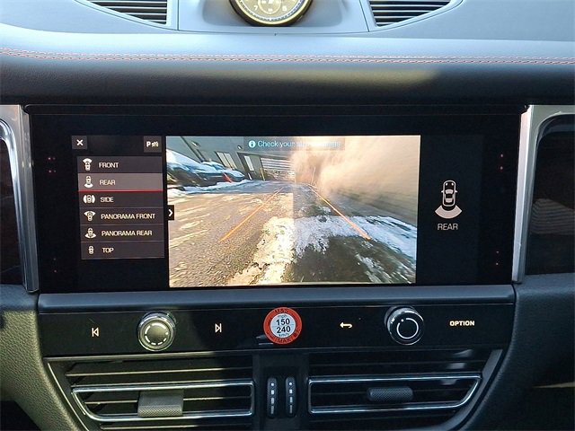 Used 2025 Porsche Macan image 25