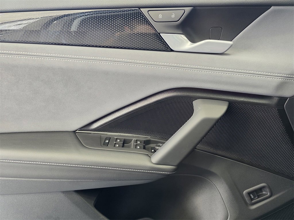 New 2025 Volkswagen Tiguan SE image 15