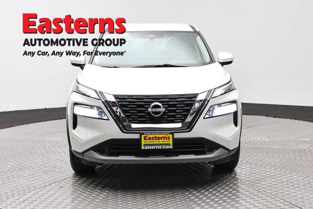 Used 2023 Nissan Rogue SV AWD/4WD image 2