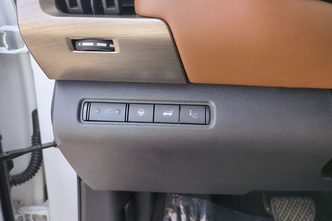 Certified 2025 Nissan Pathfinder Platinum AWD/4WD image 19