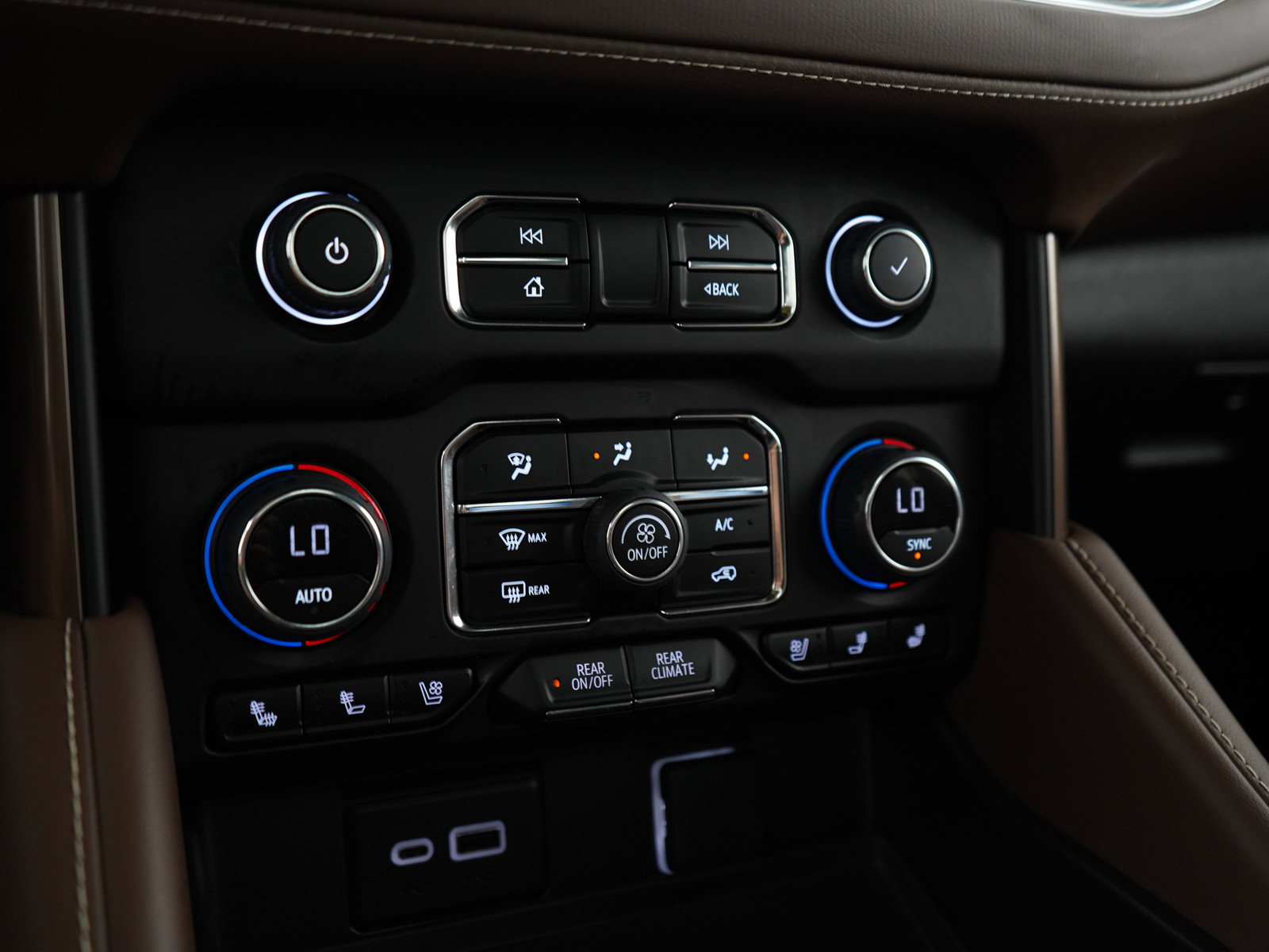 Used 2023 Chevrolet Suburban High Country AWD/4WD image 25