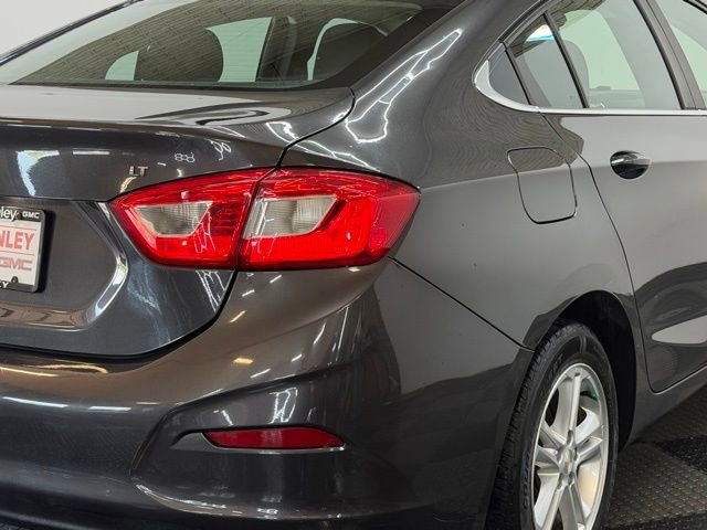 Used 2017 Chevrolet Cruze LT FWD image 11