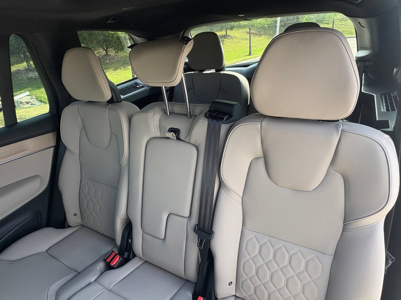 New 2026 Volvo XC90 B6 Plus w/ Protection Package Premier AWD/4WD image 24