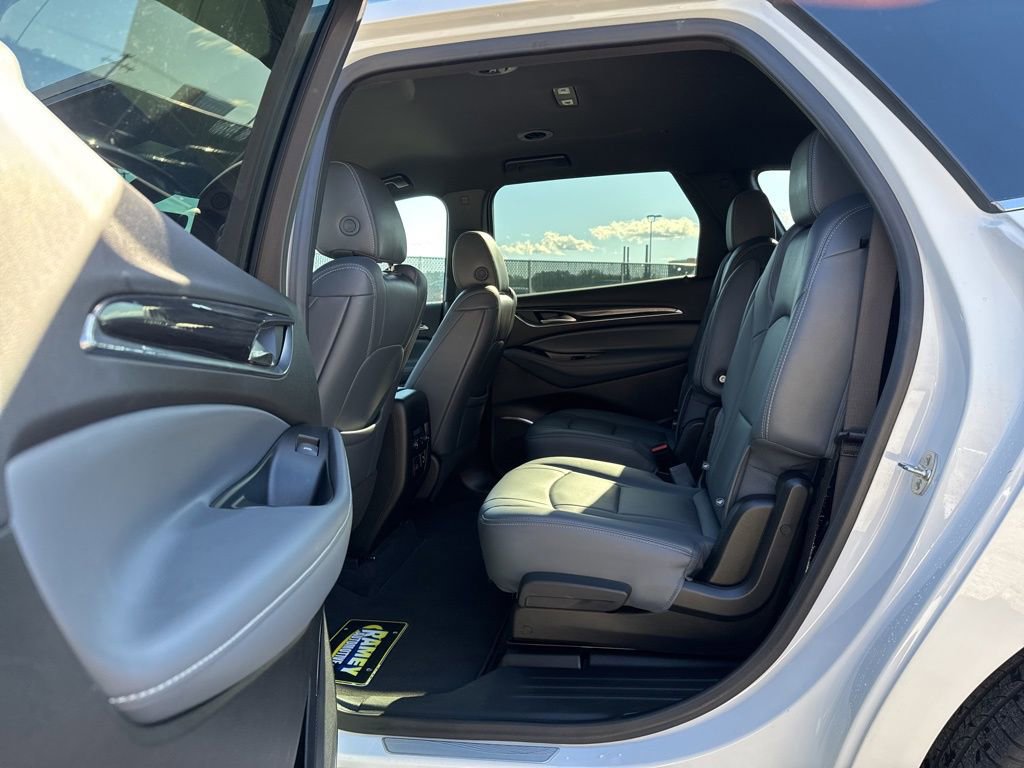 Used 2024 Buick Enclave Premium image 17