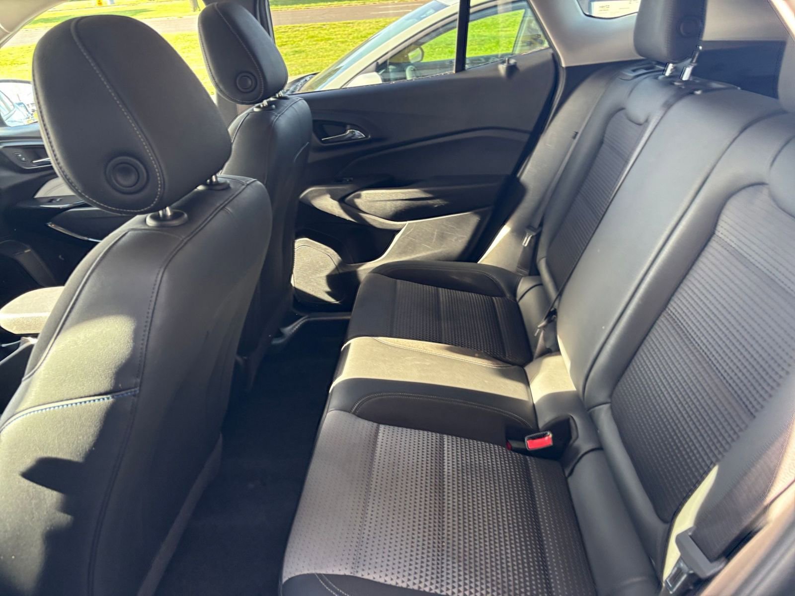 Used 2025 Chevrolet Trax LT FWD image 24