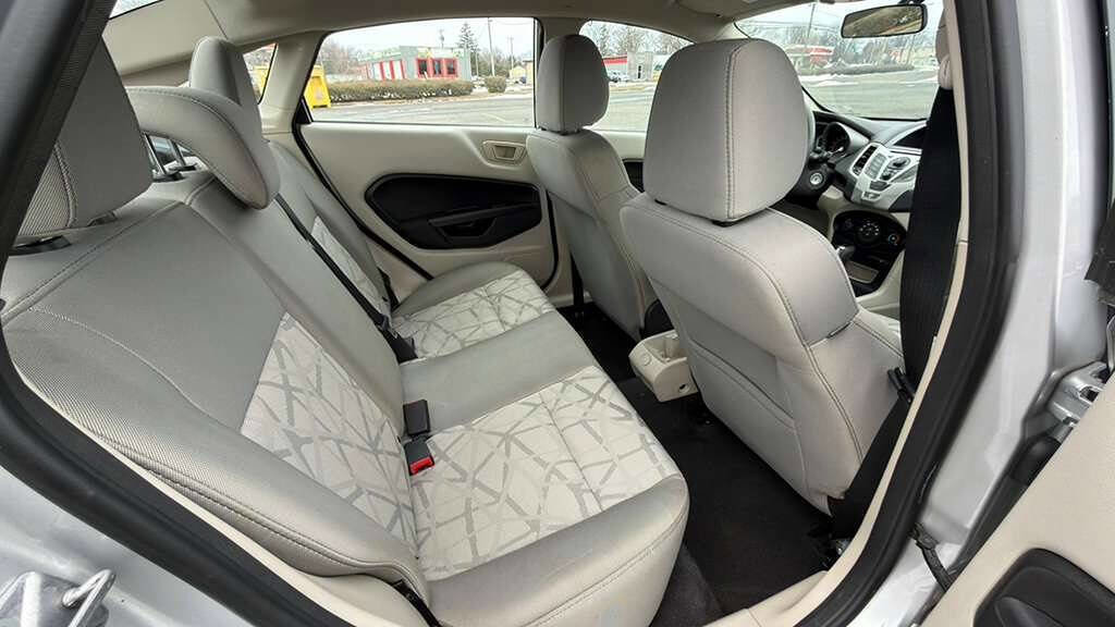 Used 2012 Ford Fiesta SE w/ Winter Pkg FWD image 23