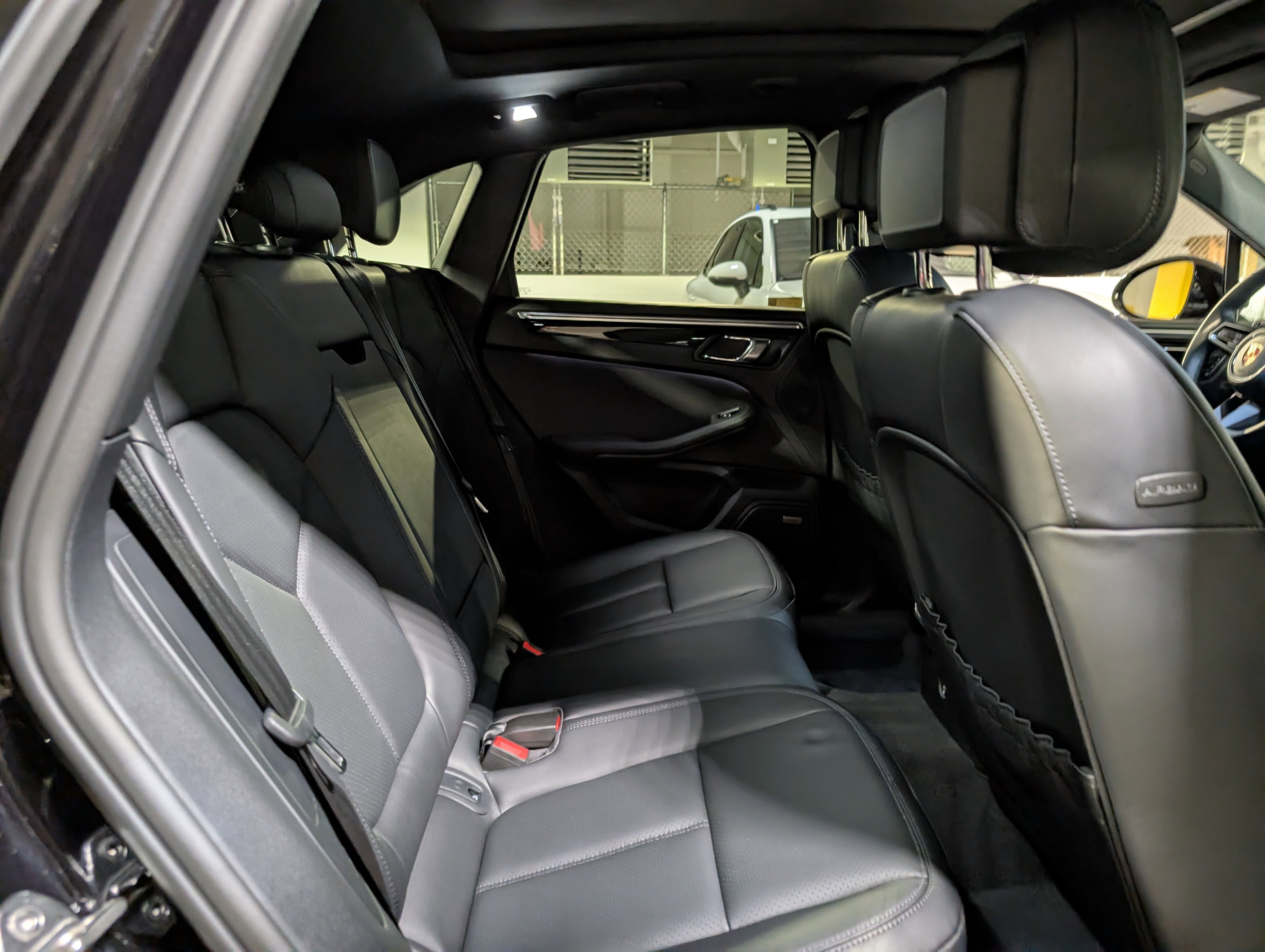 Used 2025 Porsche Macan image 21