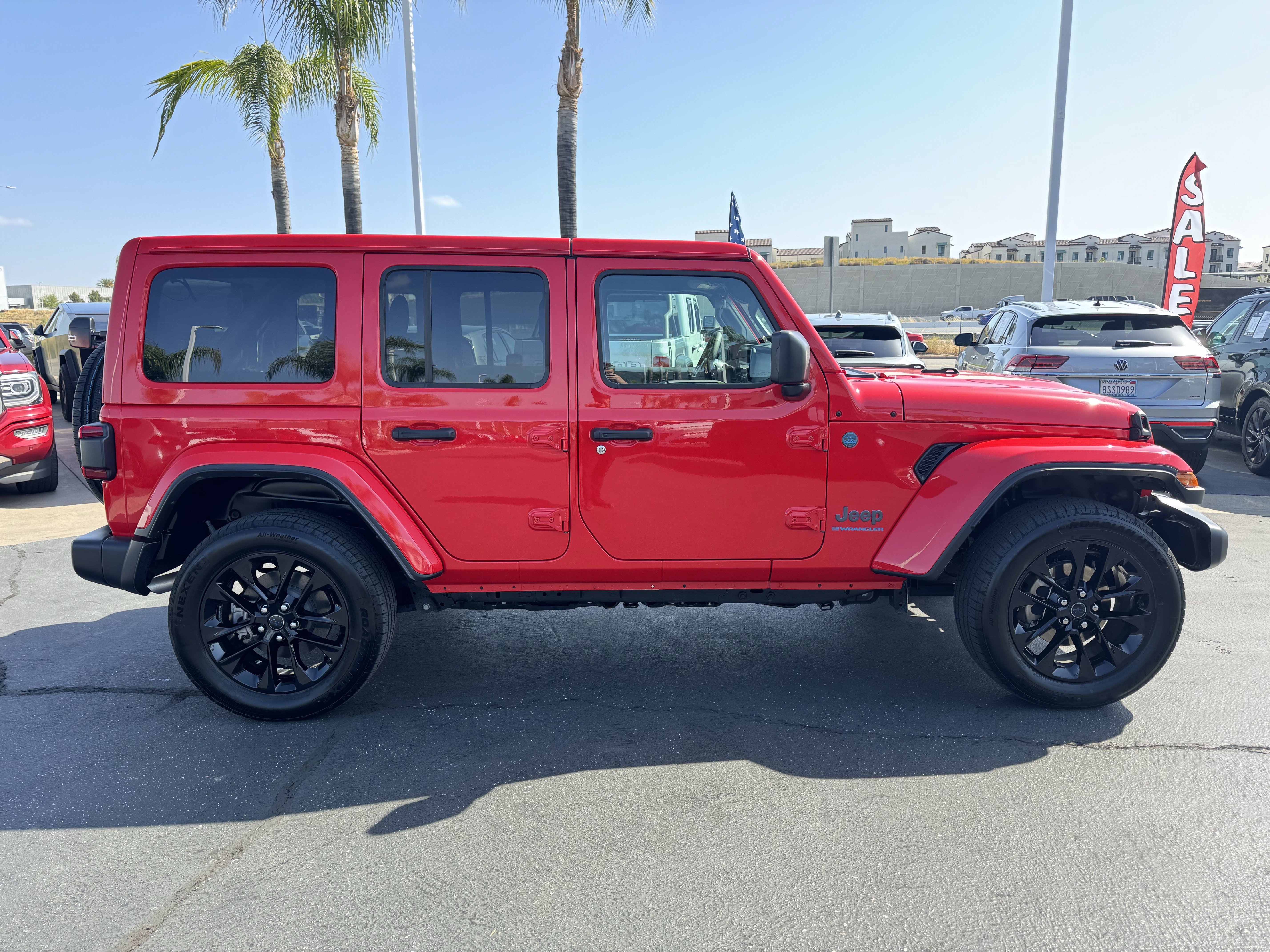 Used 2025 Jeep Wrangler Sahara w/ Safety Group image 11