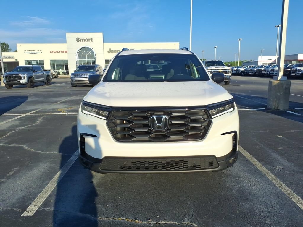 Used 2025 Honda Pilot Sport image 2