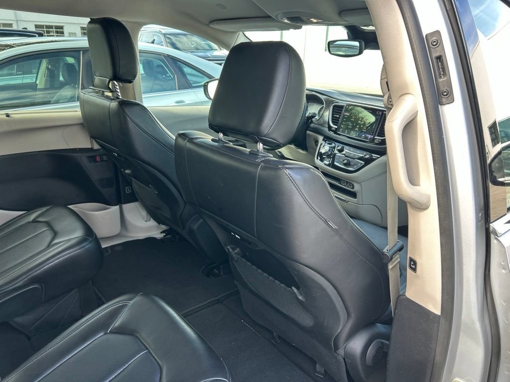 Used 2024 Chrysler Pacifica Touring-L FWD image 39