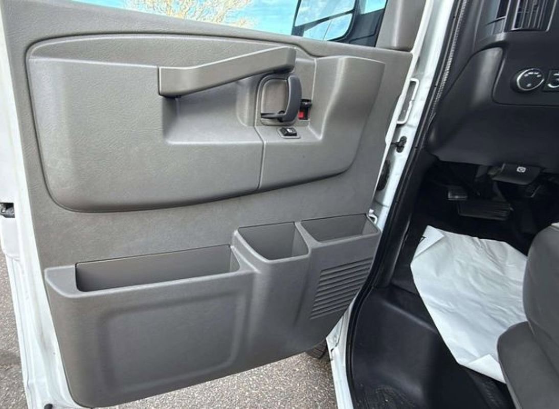 Used 2017 Chevrolet Express 2500 image 14