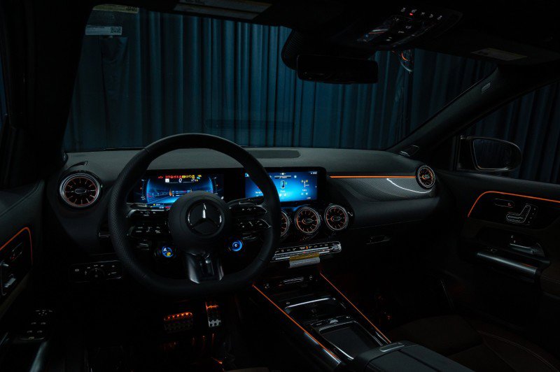 New 2026 Mercedes-Benz GLA 35 AMG 4MATIC image 13
