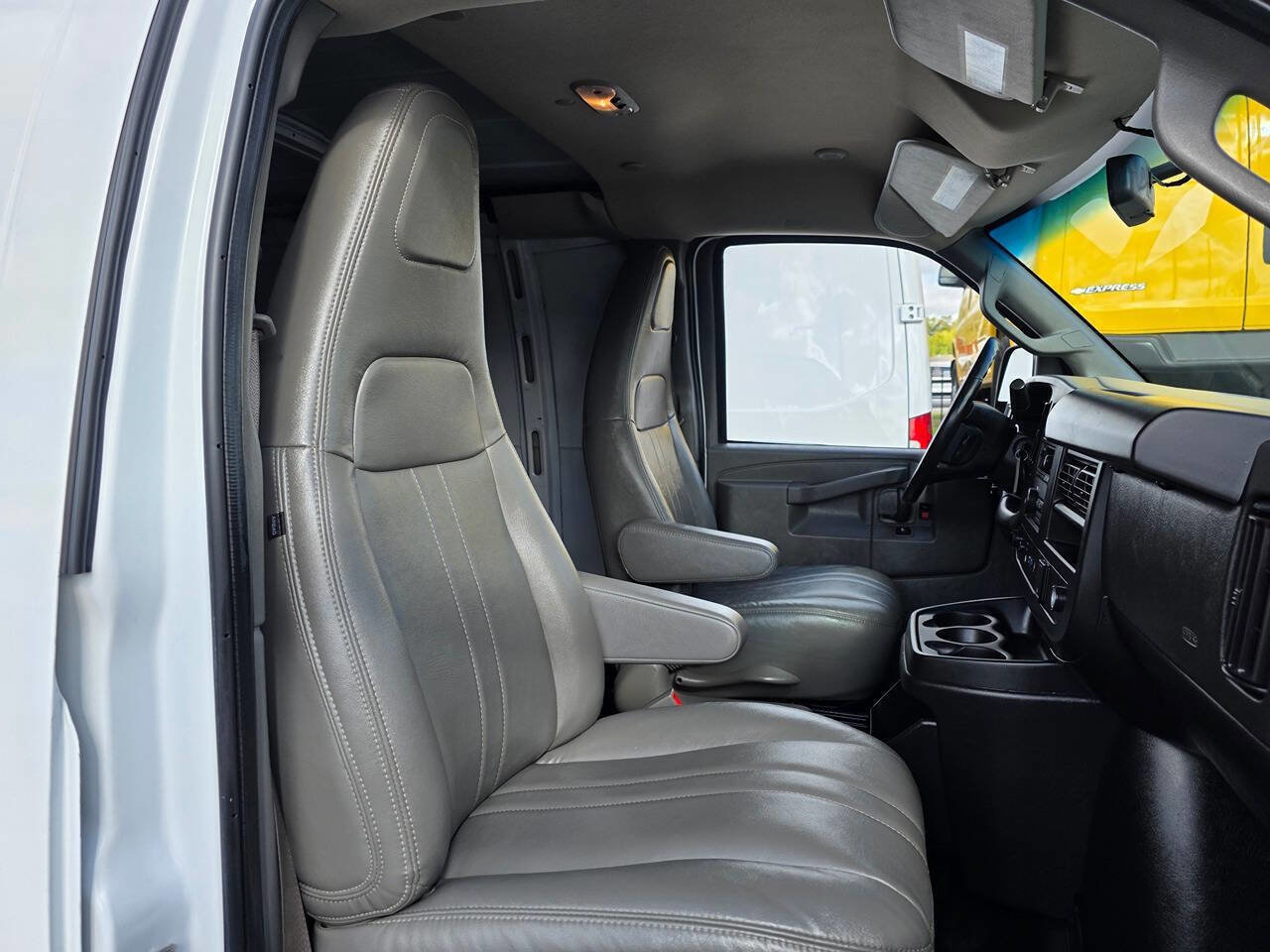 Used 2023 GMC Savana 2500 Extended w/ Driver Convenience Package image 10