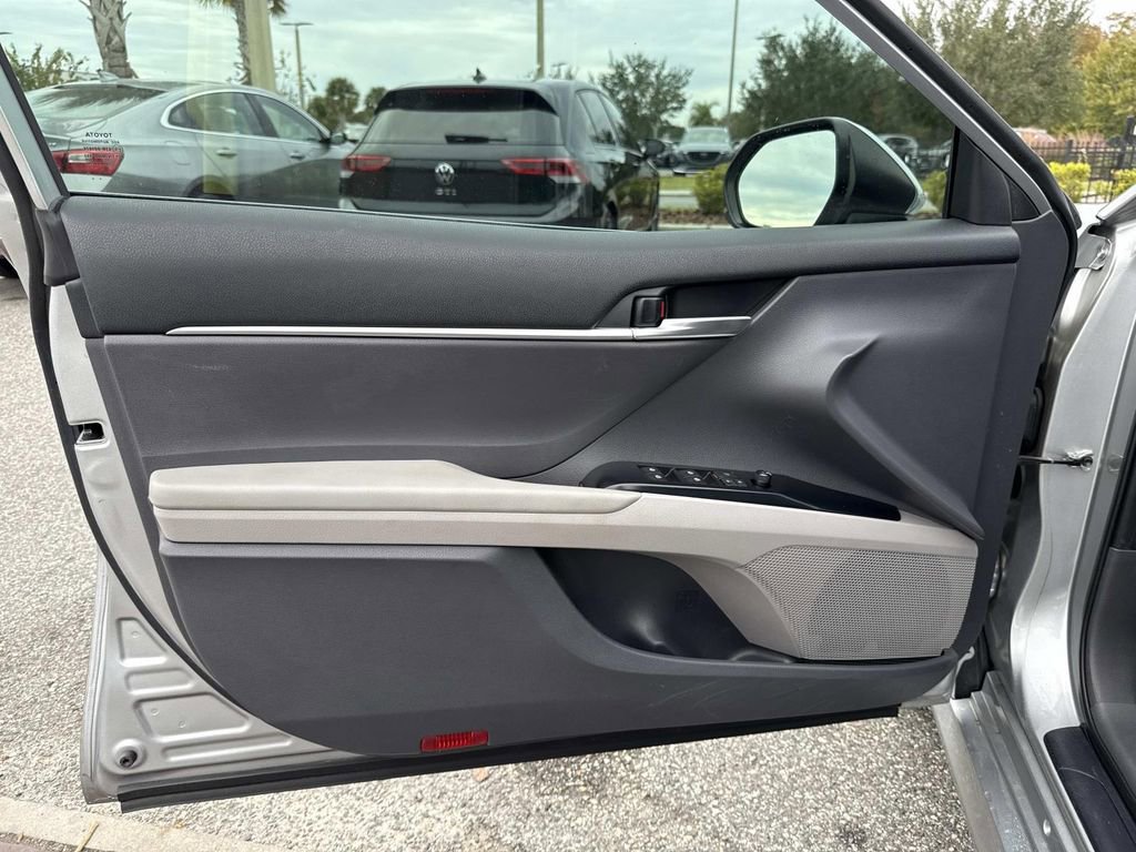 Used 2020 Toyota Camry LE image 21