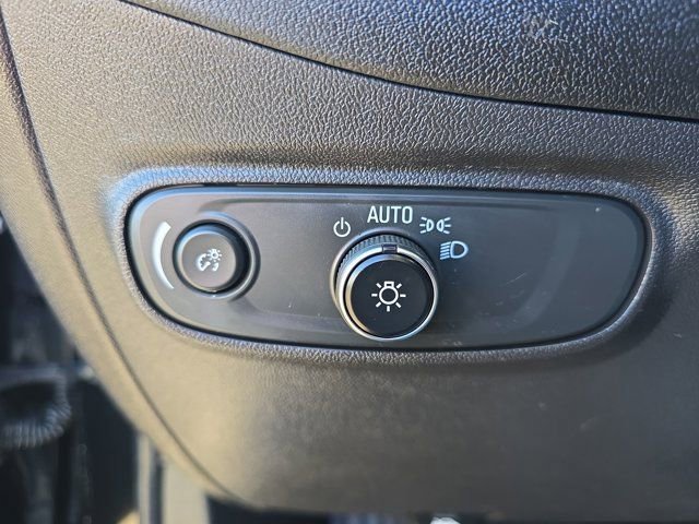 Used 2023 Chevrolet Equinox LT image 25