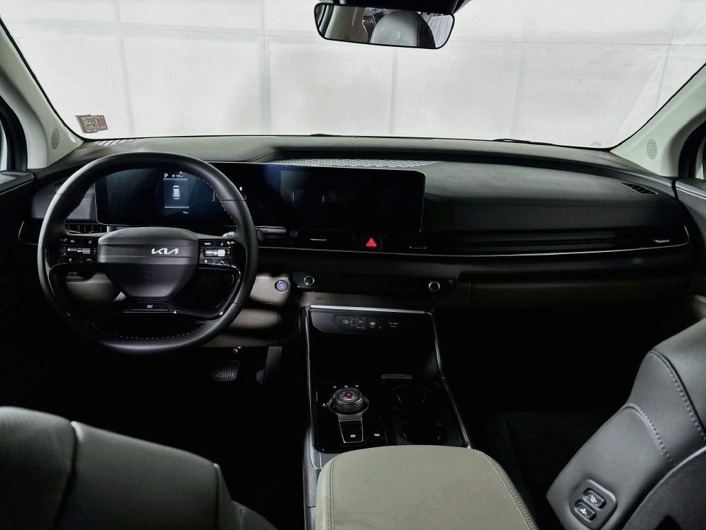 New 2027 Kia Carnival EX FWD image 12