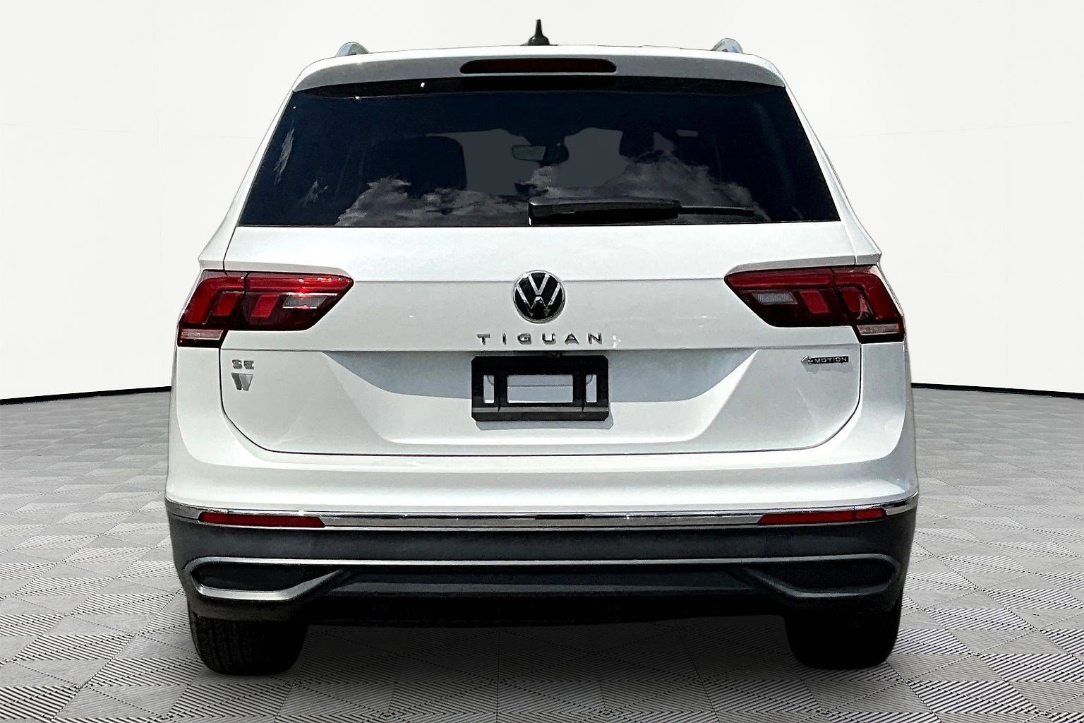 Used 2023 Volkswagen Tiguan SE AWD/4WD image 5