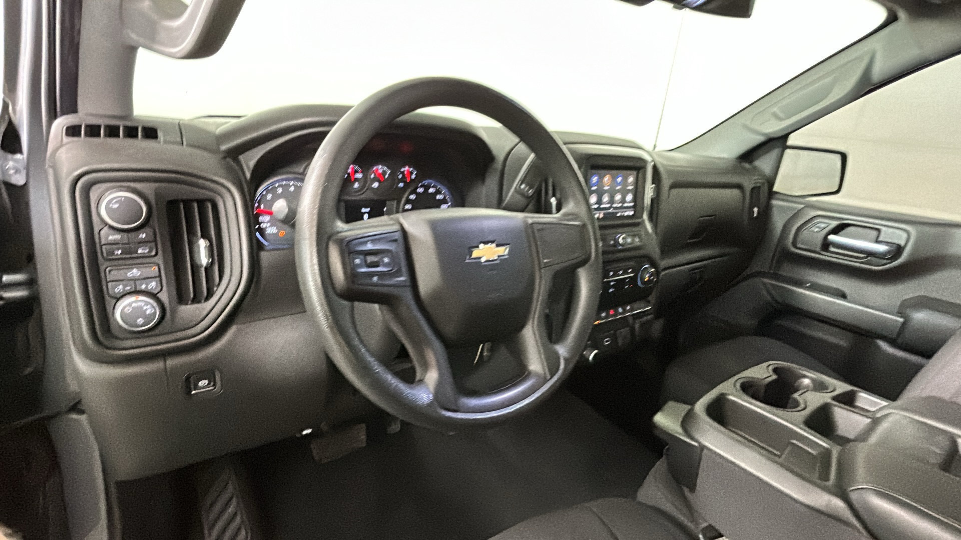 Used 2020 Chevrolet Silverado 1500 Custom w/ Custom Value Package AWD/4WD image 17