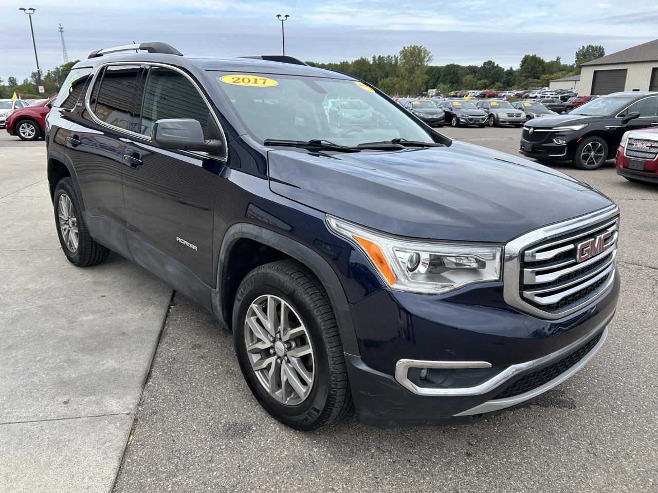 Used 2017 GMC Acadia SLE FWD image 3