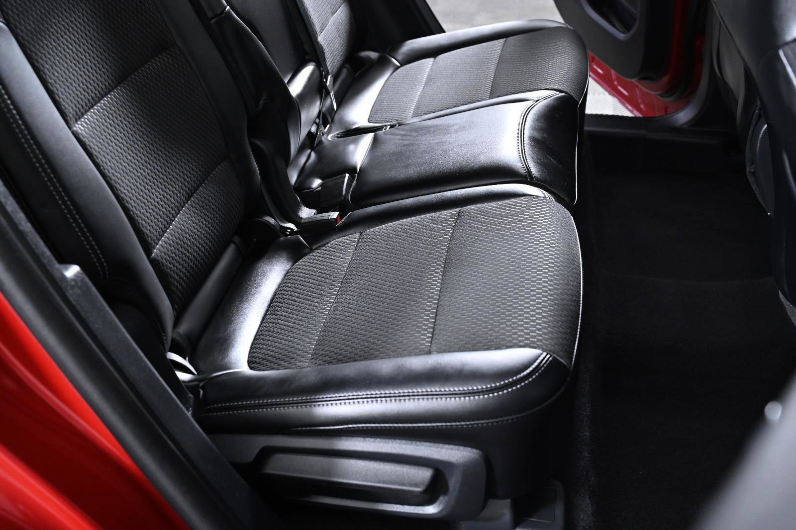 Used 2025 Ford Escape SE image 29