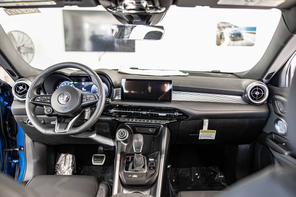 New 2025 Alfa Romeo Tonale w/ Premium Package AWD/4WD image 37
