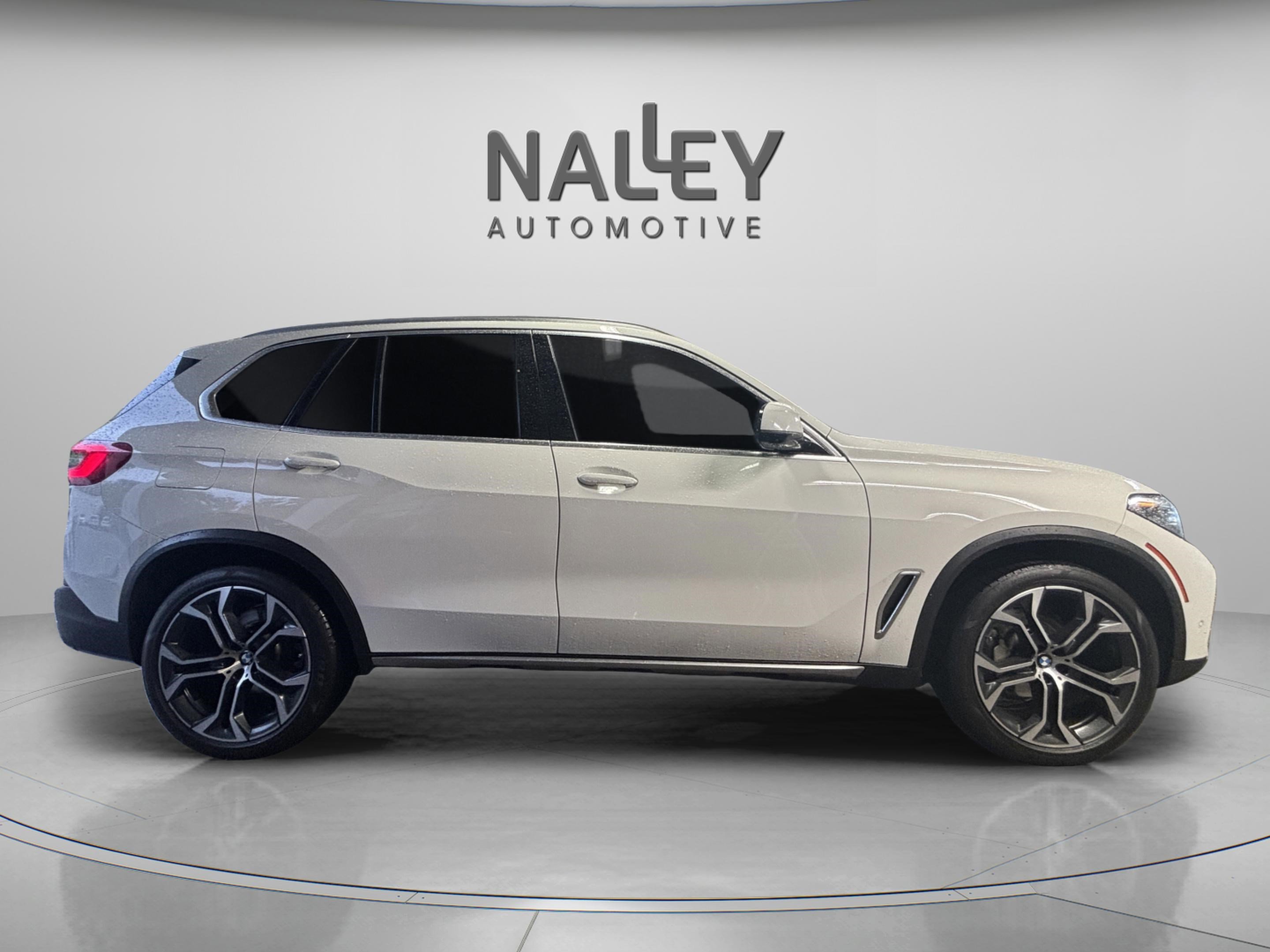 Used 2021 BMW X5 sDrive40i w/ Convenience Package image 4